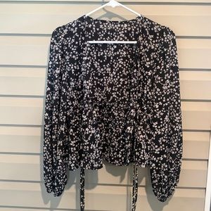SHEIN Sz Small Top Double Tie Front Floral Long Puff Sleeve Black & White Floral